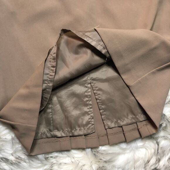 Vintage 90s Briggs New York Tan Pleated Back Hem Skirt - Picture 8 of 11